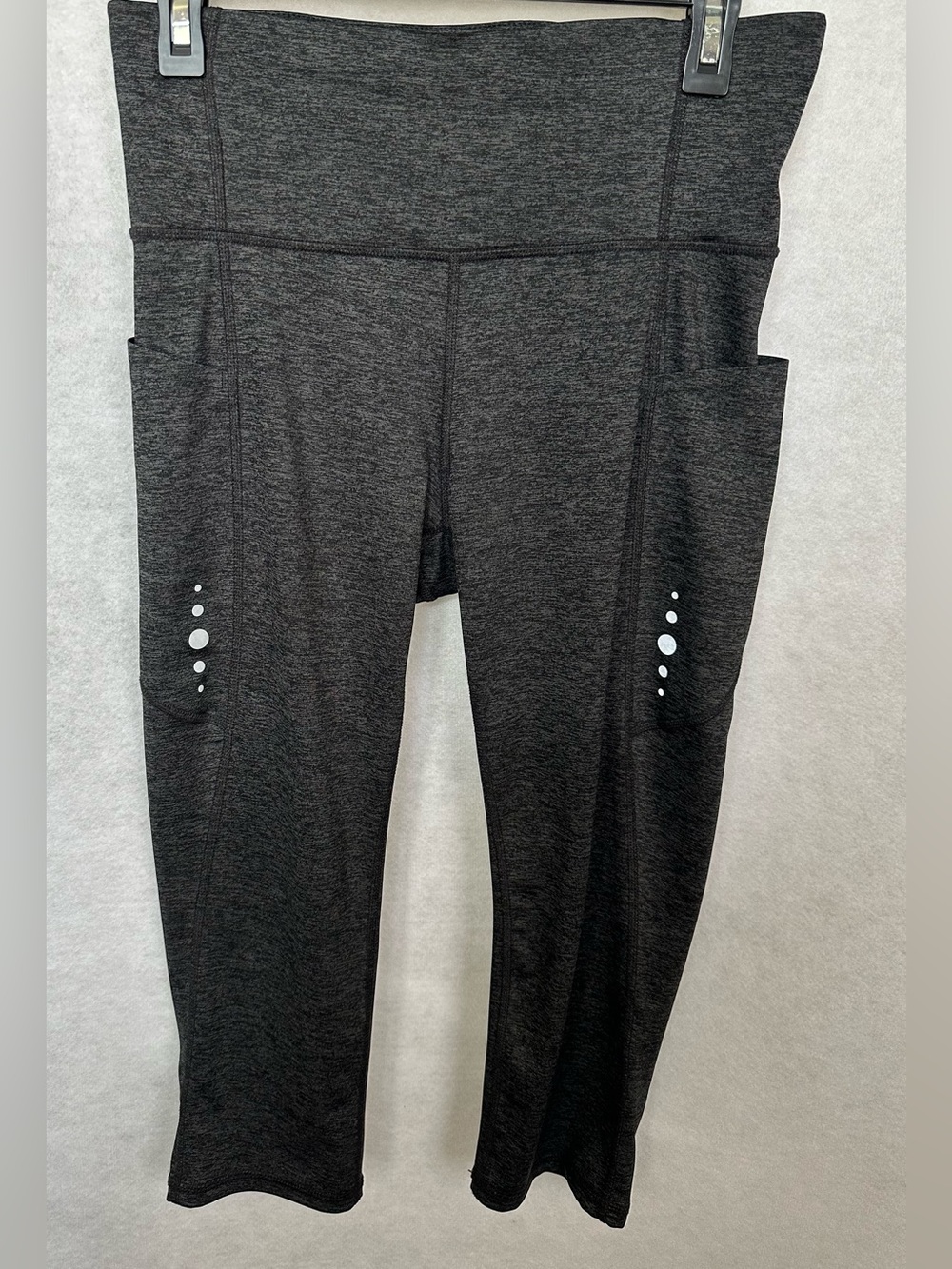 Xersion Fitted Quick Dry Capri Leggings